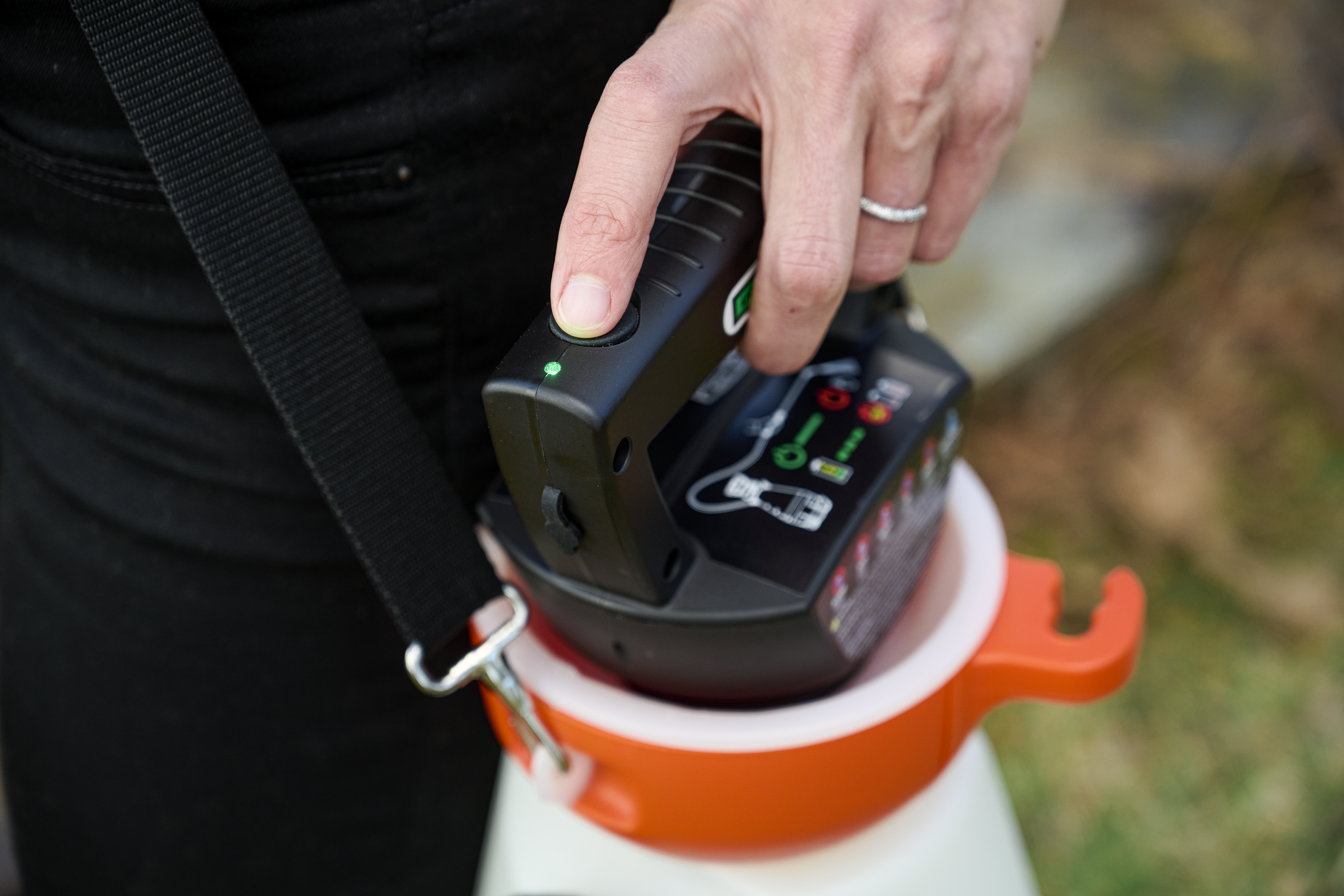 8L Battery Handheld Sprayer image 1